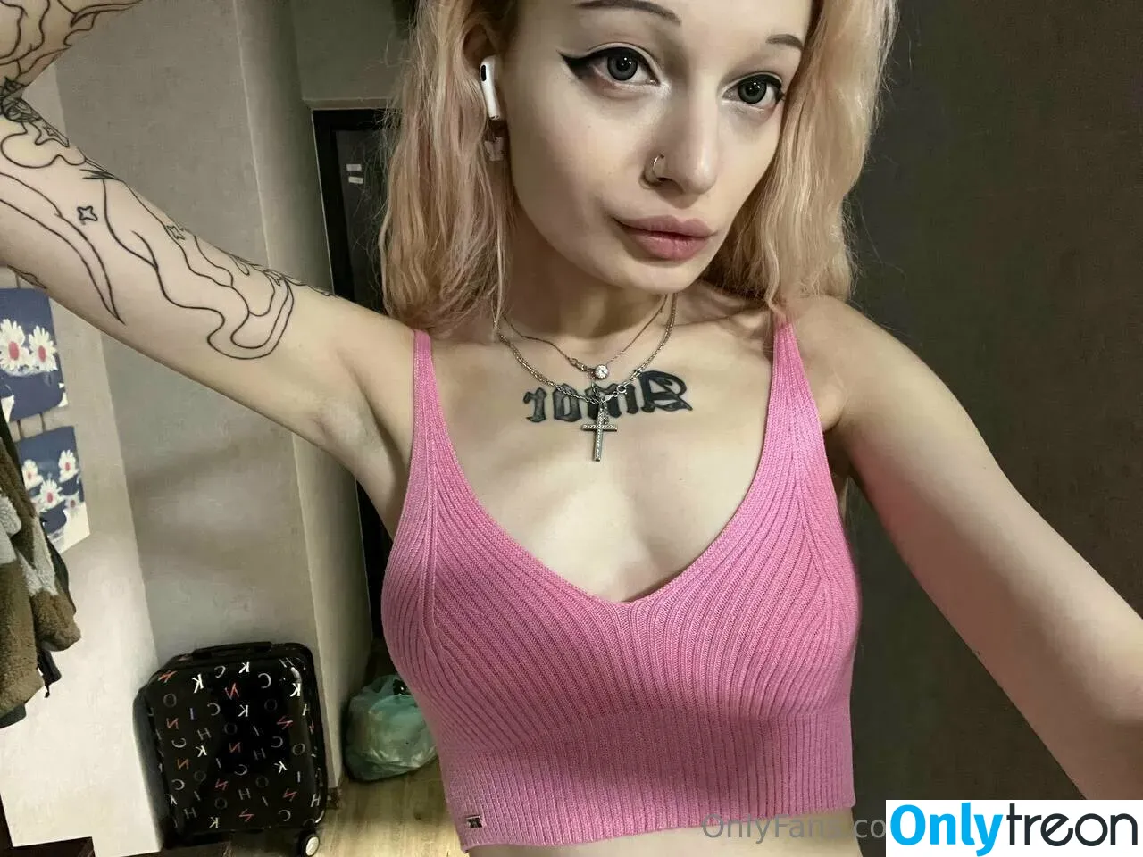 littleharley_q nude photo #0255 (little_harley_q)