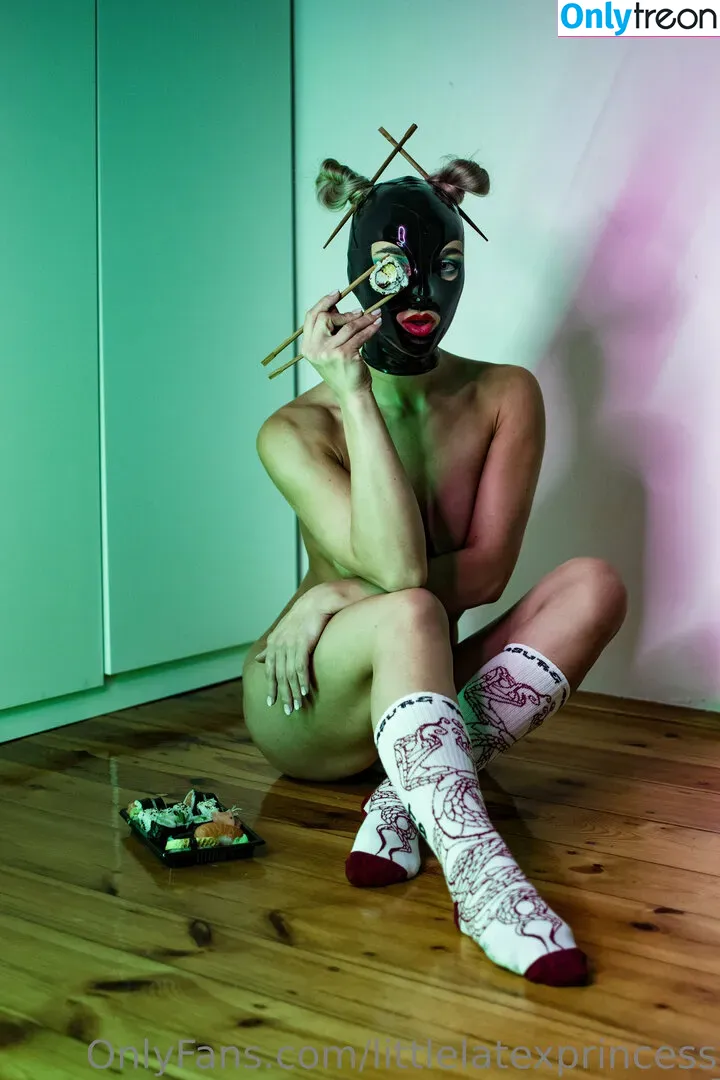 littlelatexprincess nude photo #0039 (latexlittel / little.latex.princess)