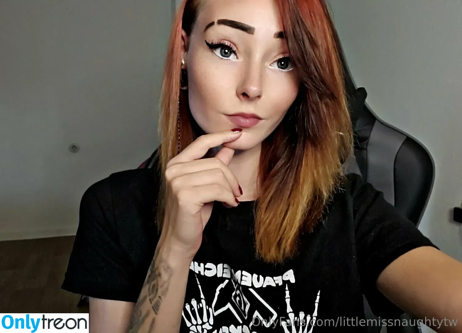 littlemissnaughtytw nude photo #0038 (littlemissnaughtytw)