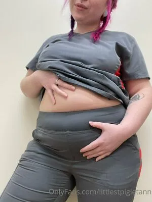 littlestpigletann / ilychubbygrilz nude photo #0082