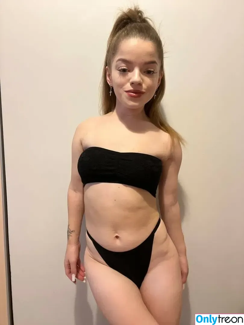 Littleteenvika nude photo #0001 (Eva_Ashhh / cutelittlenika)