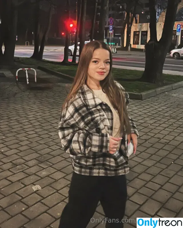 Littleteenvika nude photo #0010 (Eva_Ashhh / cutelittlenika)