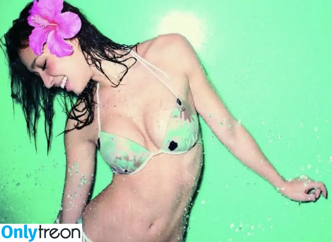 Liv Lo Golding nude photo #0001 (livlogolding)