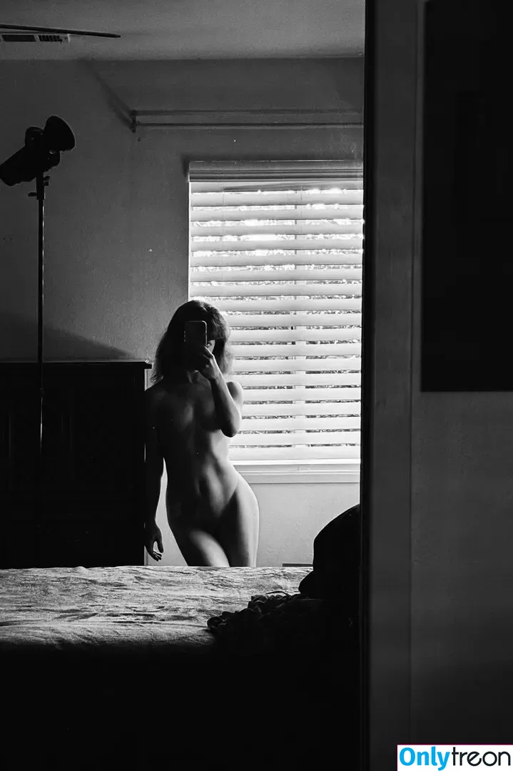 Liv Sage голая photo #0603 (asmallwoman / livsage)