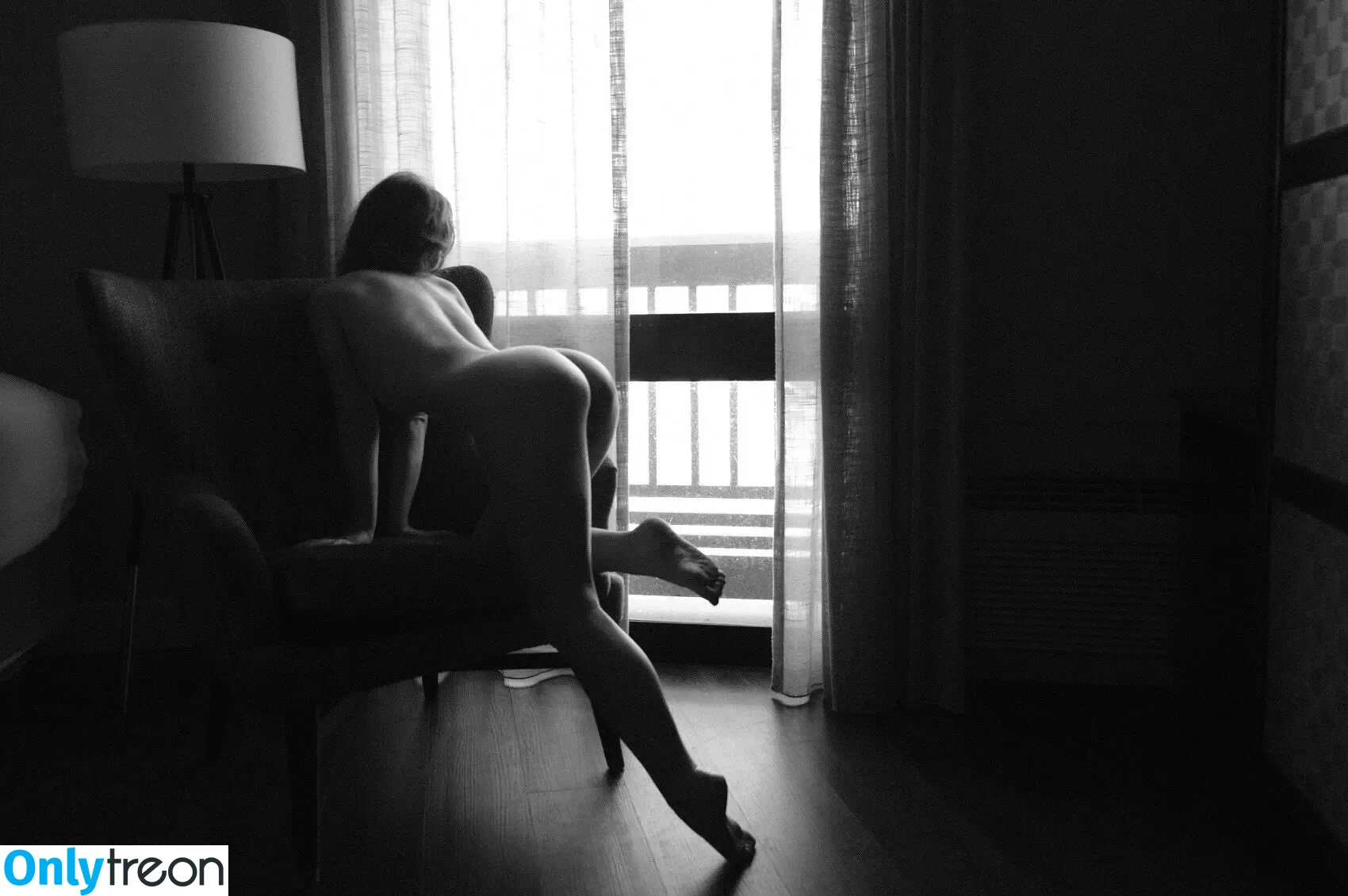 Liv Sage nude photo #0695 (asmallwoman / livsage)