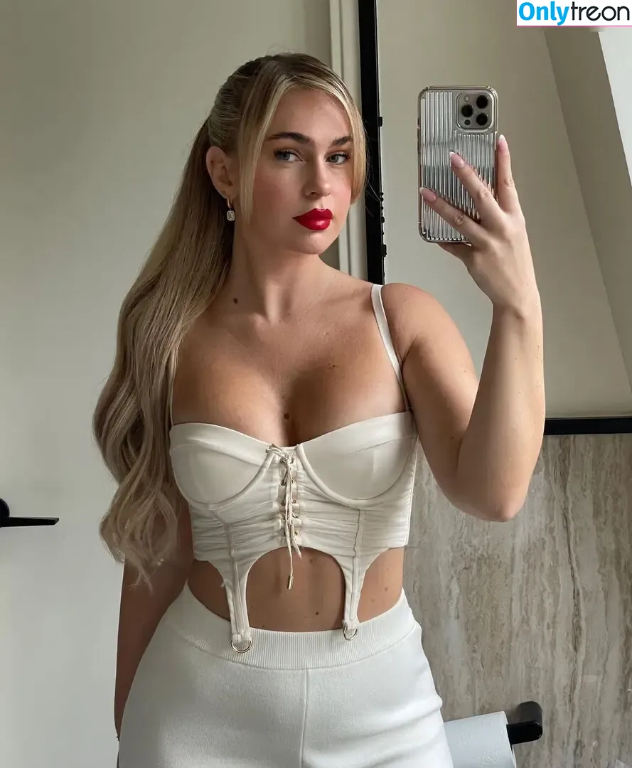 liv.yah nude photo #0009 (liv.yah)