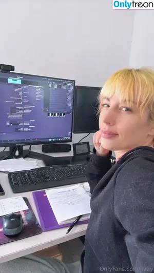 livay_free / itslisetterenee_ фото голая #0122