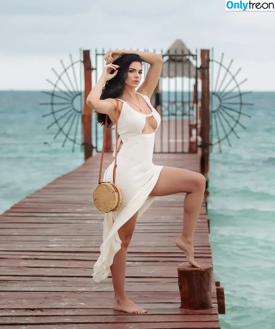 Livia Brito nude photo #0047 (liviabrito / liviabritopes)