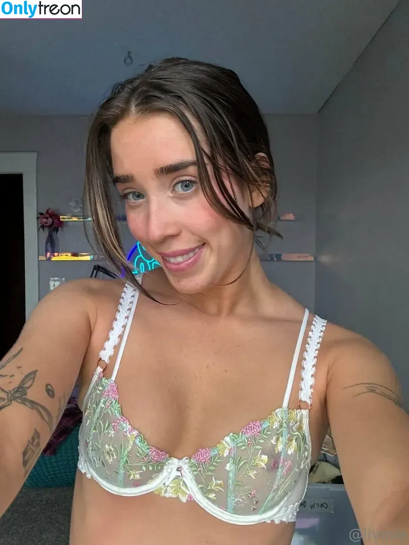 Livinia nude photo #0075 (liviniaxx / livv.y)