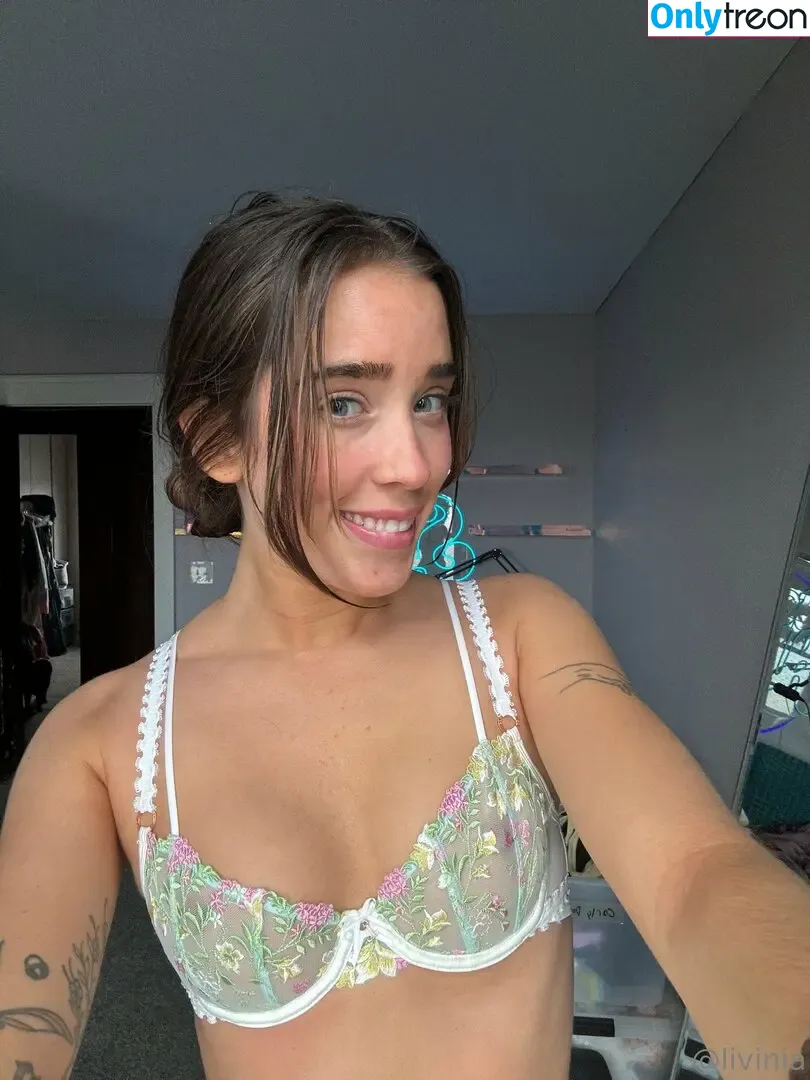 Livinia nude photo #0079 (liviniaxx / livv.y)