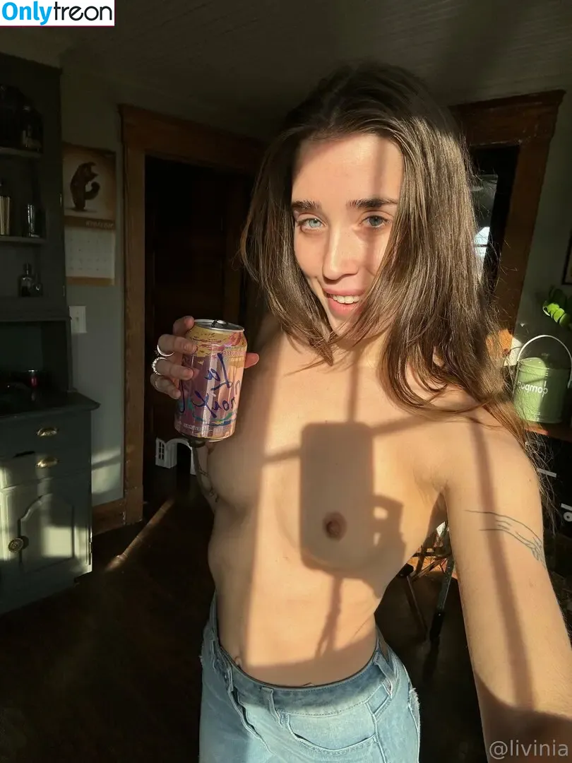 Livinia nude photo #0098 (liviniaxx / livv.y)