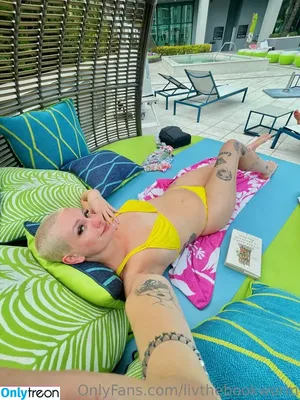 Livthebookworm / Thebartendingbabe / thesaltybookworm nude photo #0006