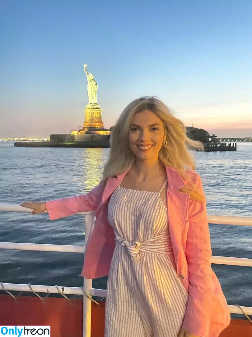 Liz Wheeler голая photo #0011 (officiallizwheeler)