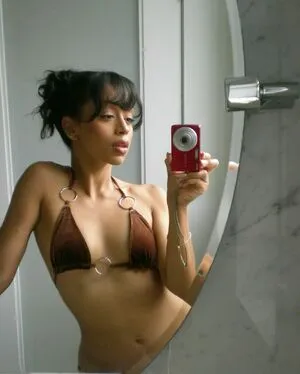 Liza Koshy / lizakoshy nude photo #0092