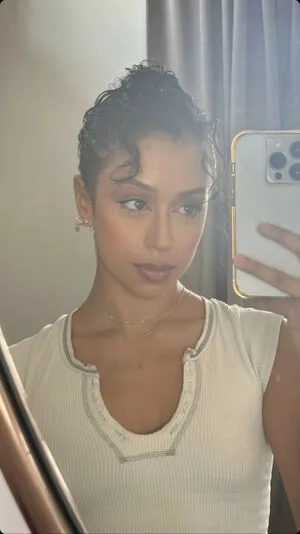 Liza Koshy / lizakoshy nude photo #0097