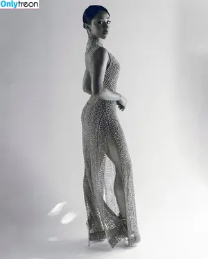 Liza Koshy / lizakoshy nude photo #0175