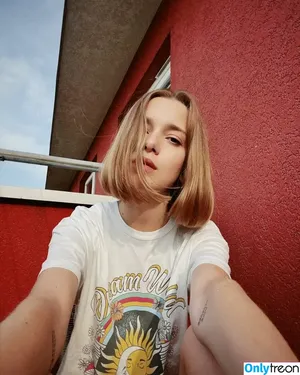 Liza Voroncova / LisaVoroncova / li.voroncova nude photo #0004