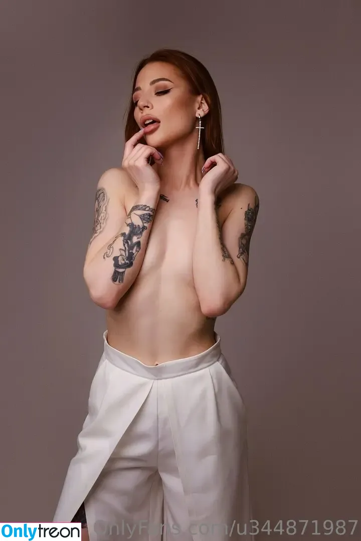 lizagold nude photo #0026 (lizagoldnyc)