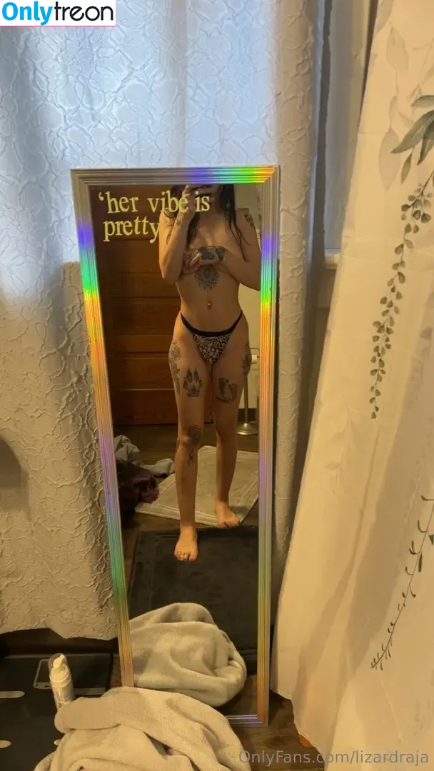 lizardraja nude photo #0001 (lizardemoji)