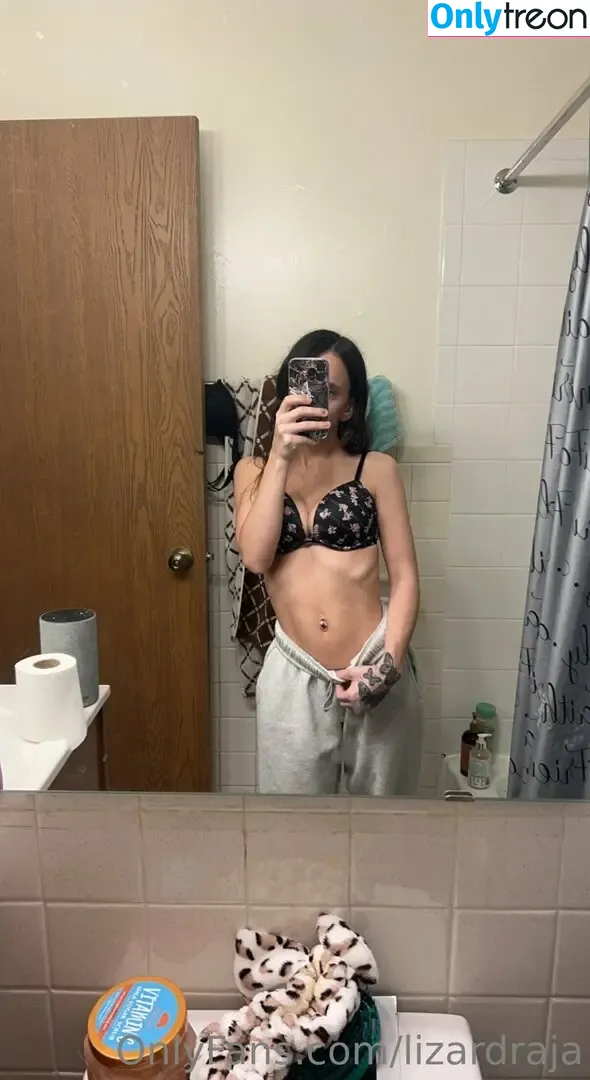 lizardraja nude photo #0022 (lizardemoji)