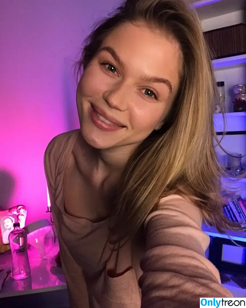 Lizi Asmr nude photo #0084 (LiziASMR)