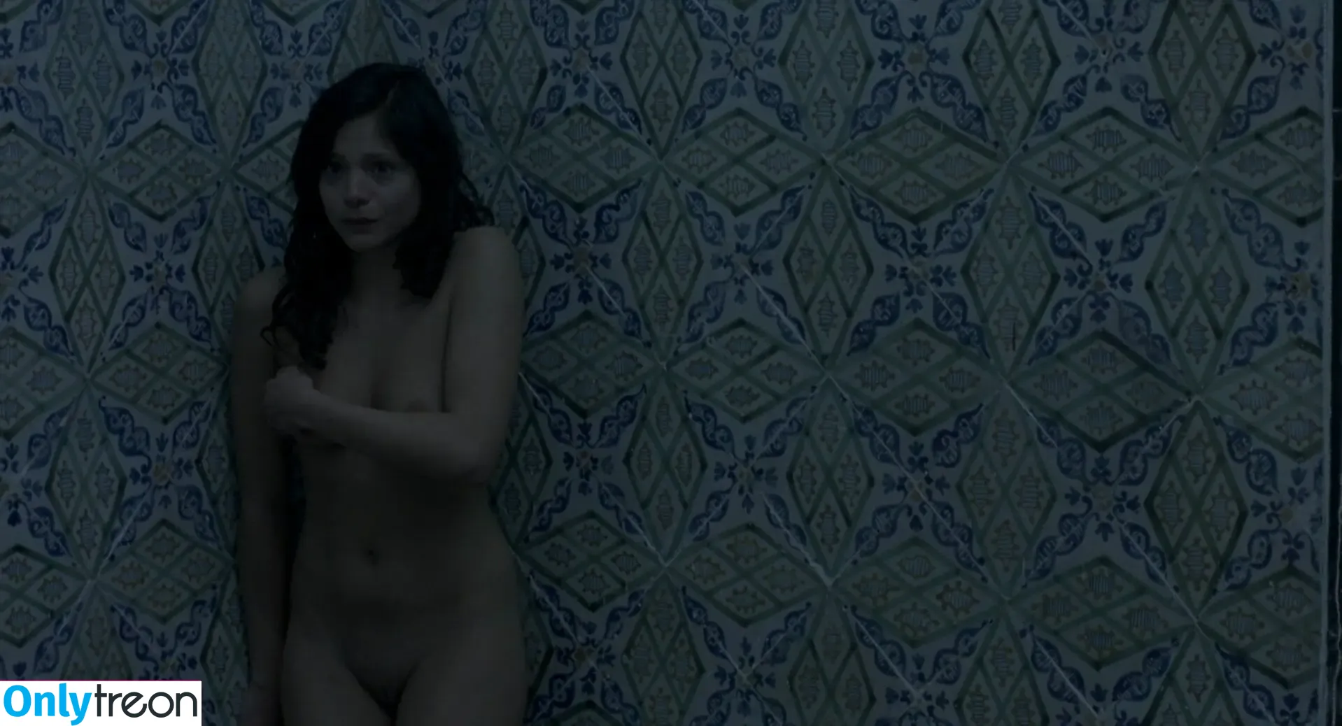 Lizzie Brocheré nude photo #0009 (Lizzie Brocheré)