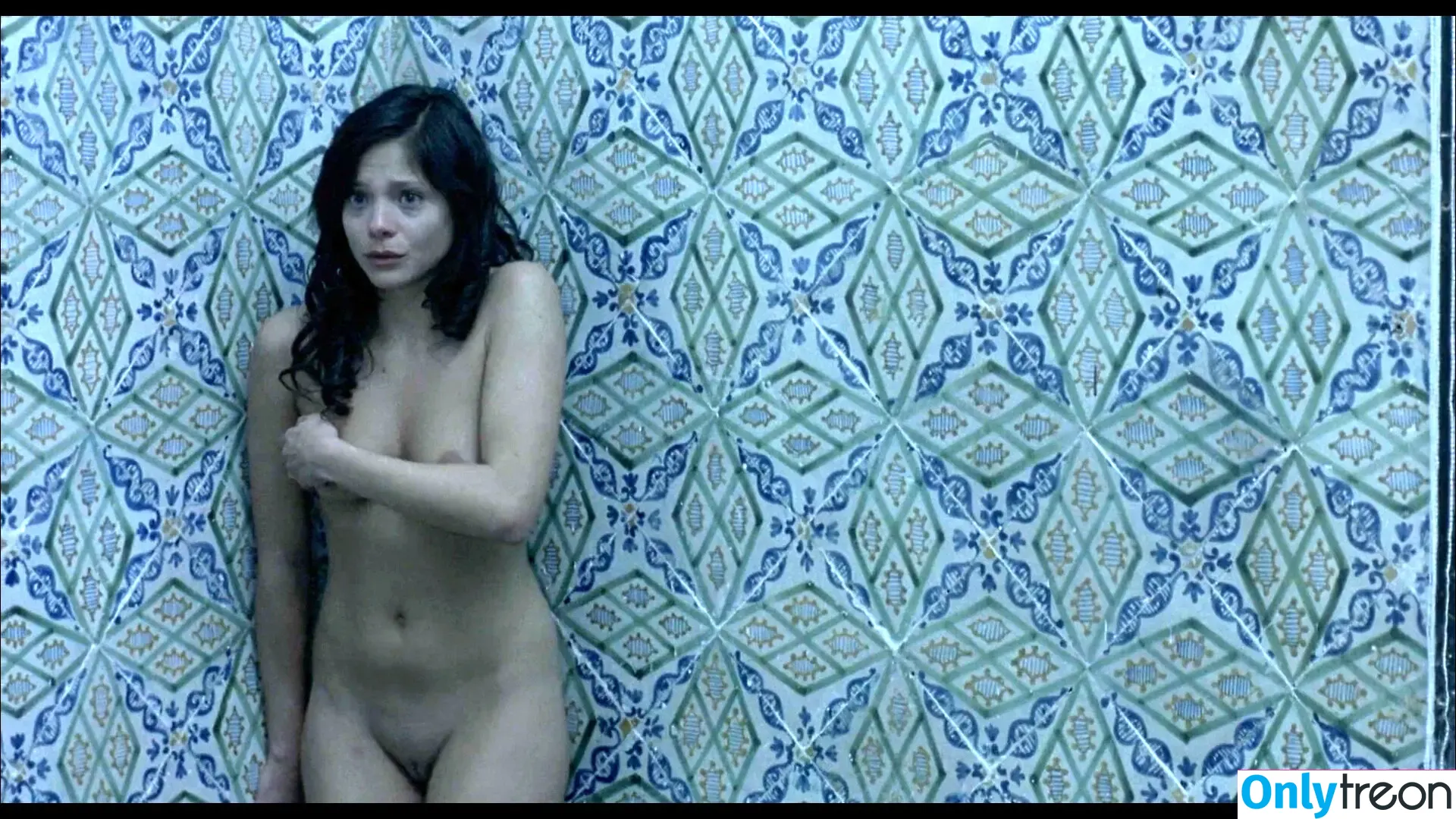 Lizzie Brocheré nude photo #0021 (Lizzie Brocheré)