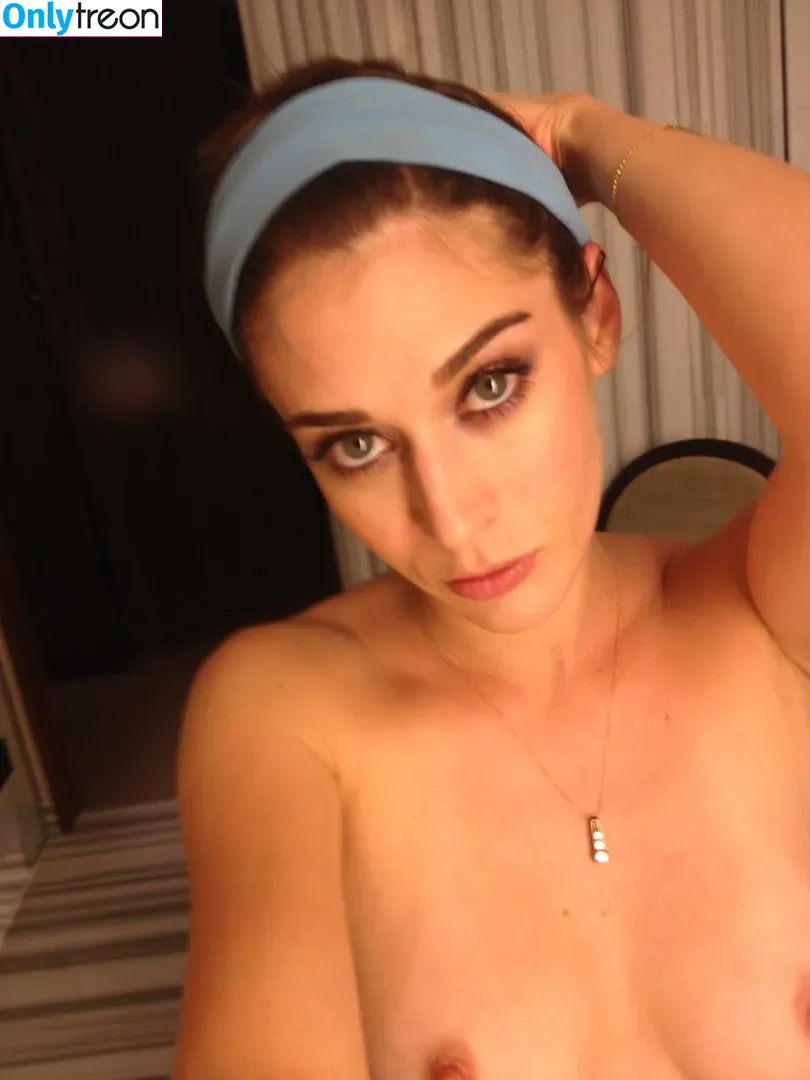 Lizzy Caplan nude photo #0009 (thelizzycaplan)