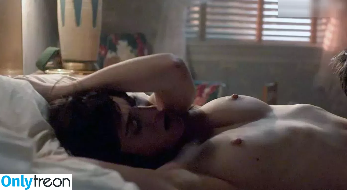 Lizzy Caplan nude photo #0158 (thelizzycaplan)