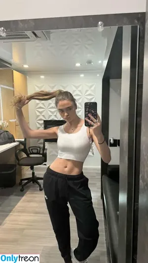 Lizzy Greene / Elizabeth Greene / LizzyGreeneOF / lizzy_greene nude photo #0016