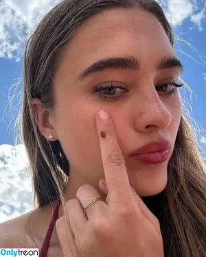 Lizzy Greene / Elizabeth Greene / LizzyGreeneOF / lizzy_greene nude photo #0033
