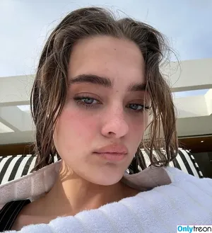 Lizzy Greene / Elizabeth Greene / LizzyGreeneOF / lizzy_greene nude photo #0037