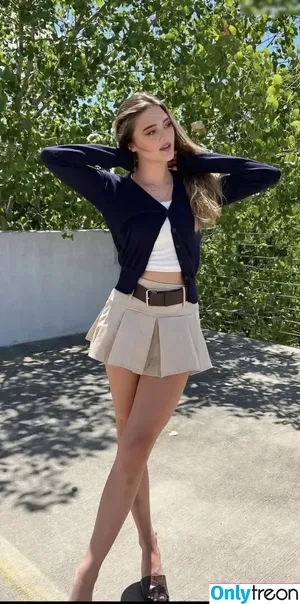 Lizzy Greene / Elizabeth Greene / LizzyGreeneOF / lizzy_greene nude photo #0040