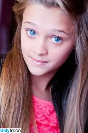 Lizzy Greene / Elizabeth Greene / LizzyGreeneOF / lizzy_greene nude photo #0074