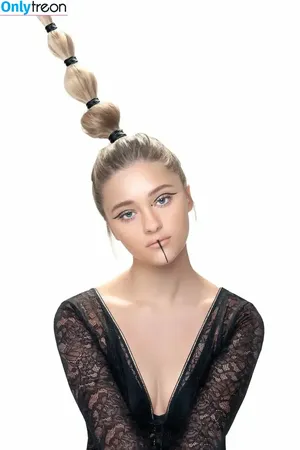 Lizzy Greene / Elizabeth Greene / LizzyGreeneOF / lizzy_greene nude photo #0076