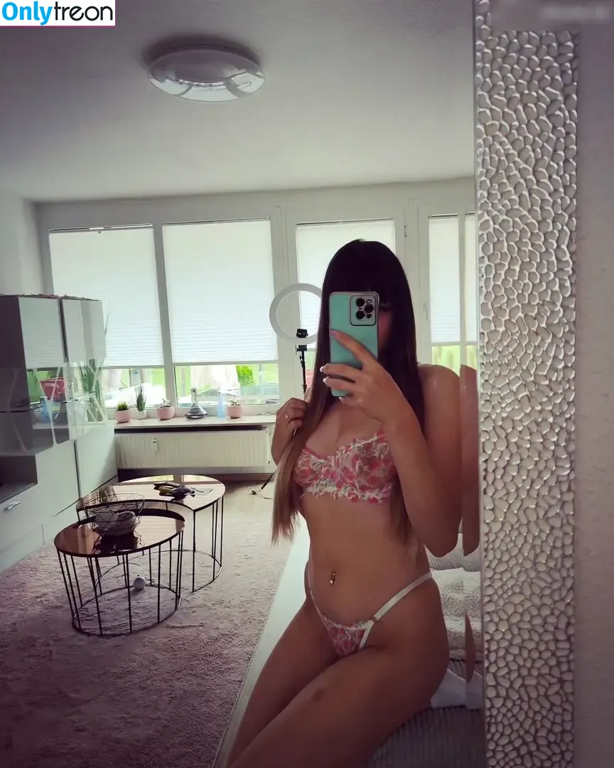 Lizzygoennt nude photo #0065 (Lizzygoennt)