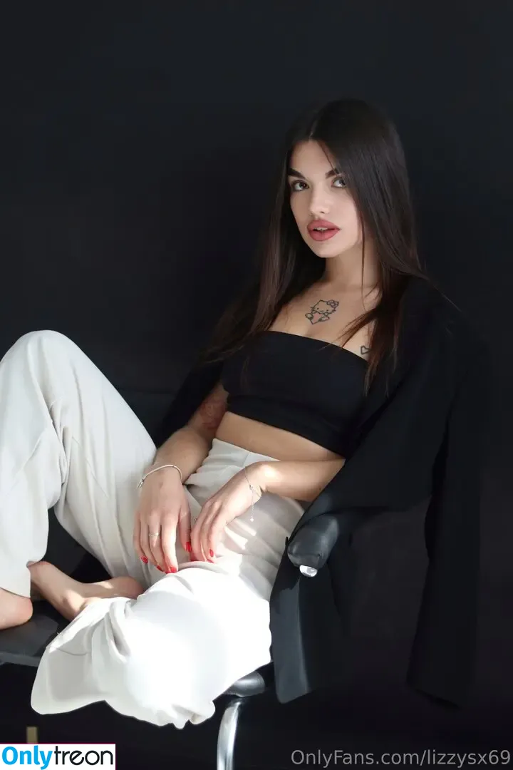 lizzysx69 nude photo #0019 (lizzymusi)