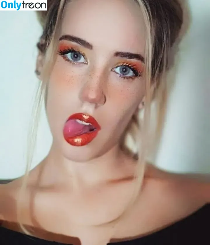 Lluna Clark nude photo #0001 (honeyclark99 / llunaclark)