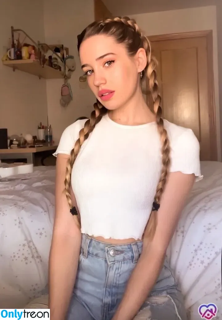 Lluna Clark nude photo #0020 (honeyclark99 / llunaclark)