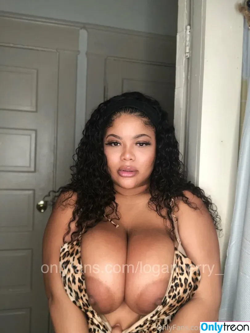 loganberry_ nude photo #0023 (logan.berry_)