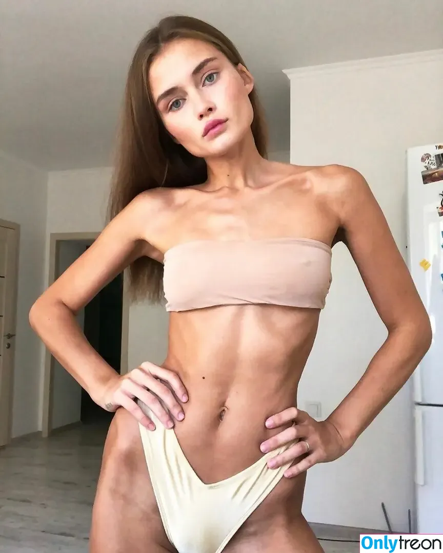 Lola Dikova nude photo #0014 (loladikovaa)