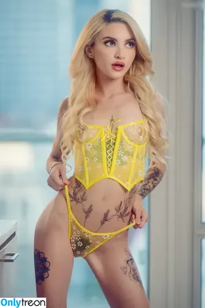 Lola Fae / LolaFaeXXX / dominalolafae / lolafae nude photo #1703