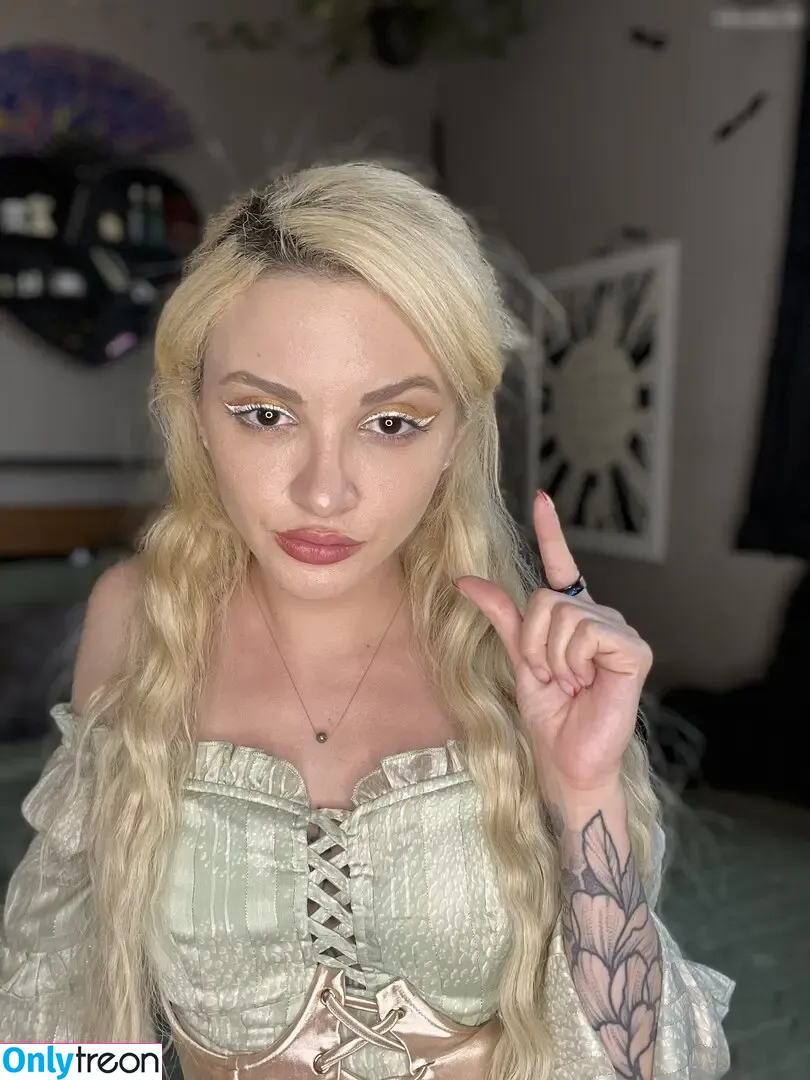 Lola Fae голая photo #1690 (LolaFaeXXX / dominalolafae / lolafae)