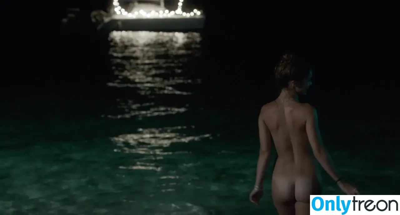 Lola Le Lann nude photo #0008 (lolalelann)