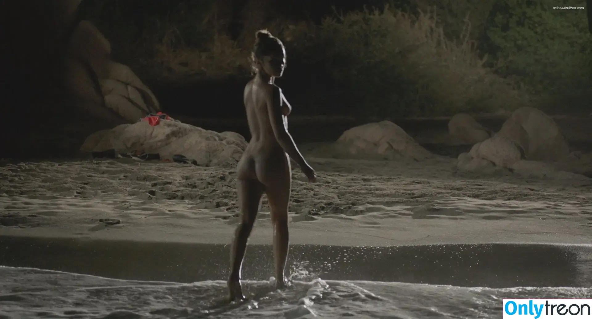 Lola Le Lann nude photo #0011 (lolalelann)