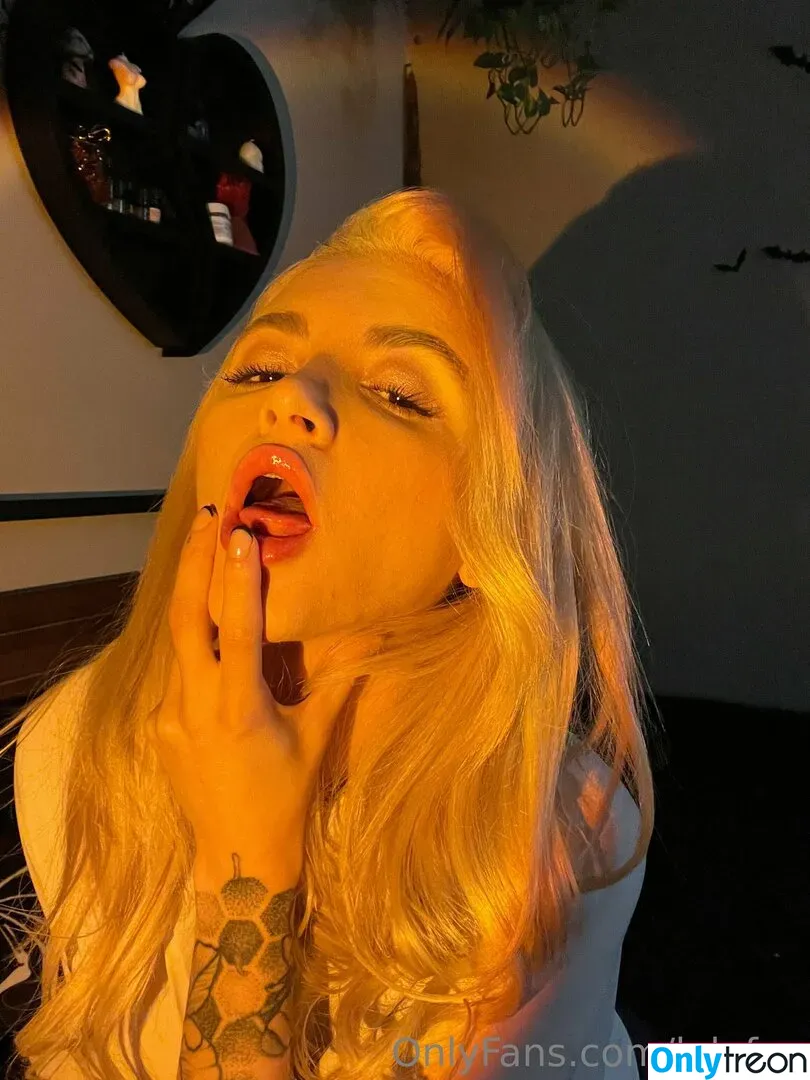 lolafae nude photo #0074 (ittz_lola_)