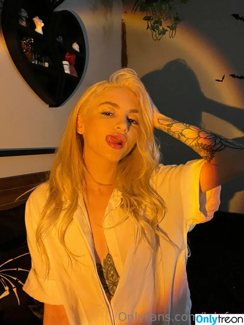 lolafae nude photo #0099 (ittz_lola_)
