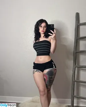 Lolaknivesxz / lola.blades / lolagoth / lolaminavip nude photo #0265
