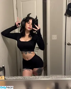Lolaknivesxz / lola.blades / lolagoth / lolaminavip nude photo #0297