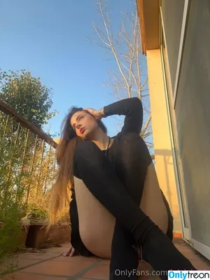 lolalala23 / lola.lalala23 nude photo #0829